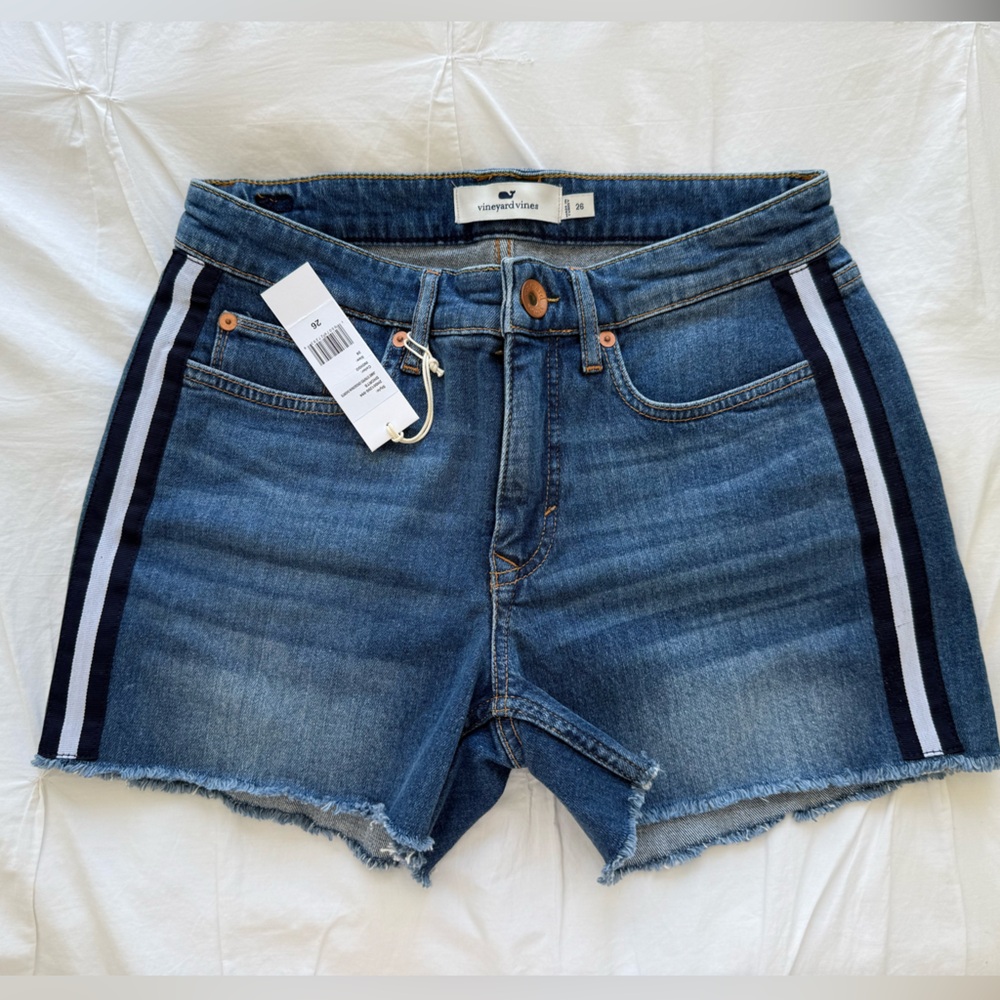 NWT Vineyard Vines denim shorts with ribbon detail, 26